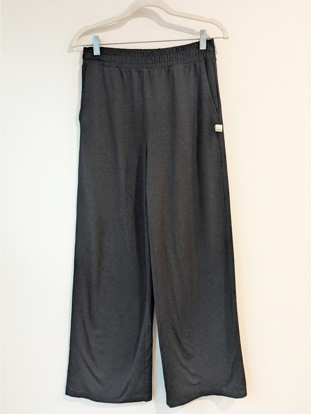 Vuori Wide Leg Lounge Pants in Heather Black